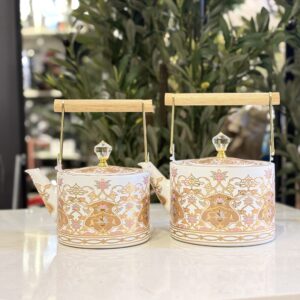 ابريق شاي ابيض وذهبي