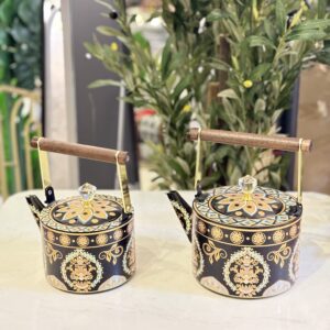 ابريق شاي ذهبي واسود