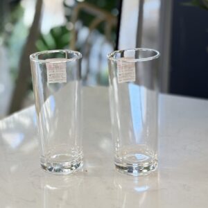 كوب زجاج طويل