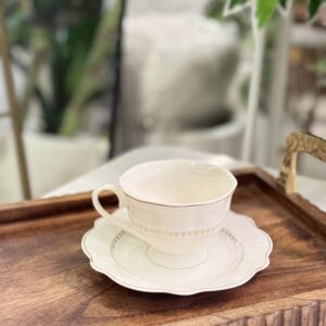 فنجان انجليزي مع صحن