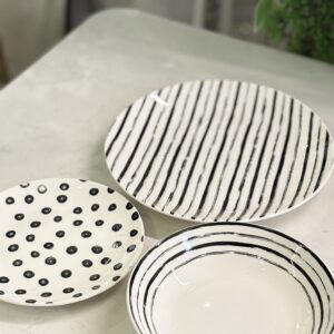 طقم صحون بورسلان 18 قطعة اسود محزز