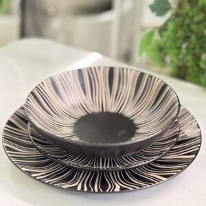 طقم صحون بورسلان 18 قطعة اسود محزز