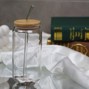 كاسة مع مصاصة بامبو